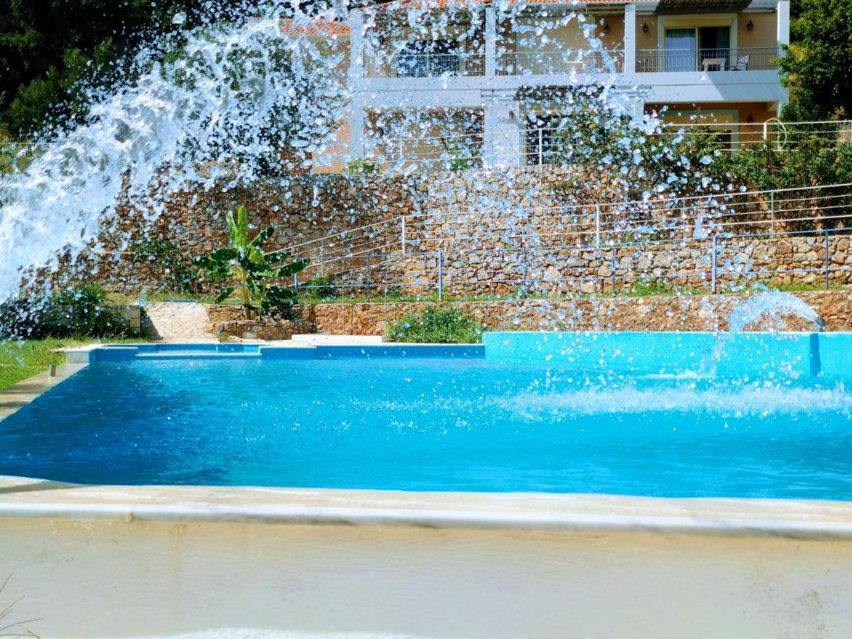 Hotel Theasis Paralia Sergoulas 外观 照片