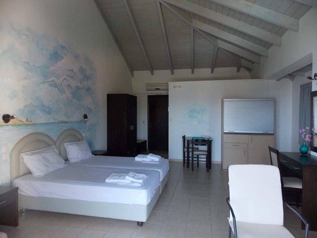 Hotel Theasis Paralia Sergoulas 客房 照片