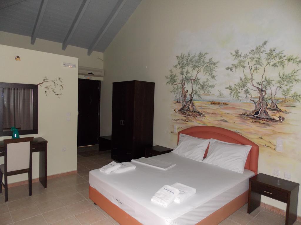 Hotel Theasis Paralia Sergoulas 外观 照片