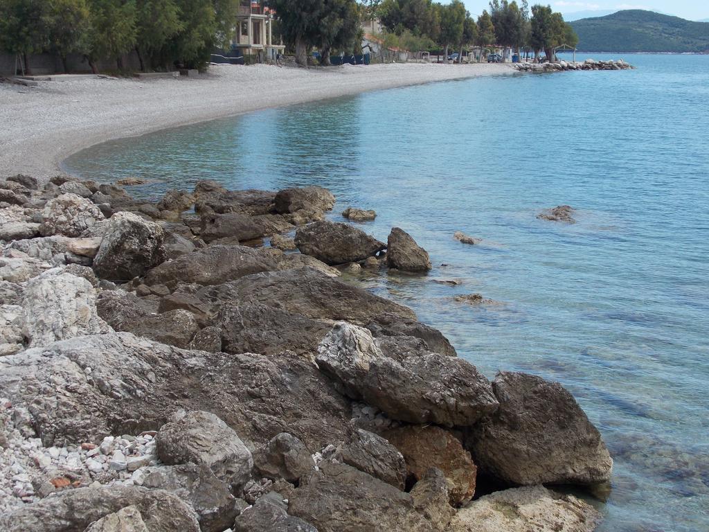 Hotel Theasis Paralia Sergoulas 外观 照片